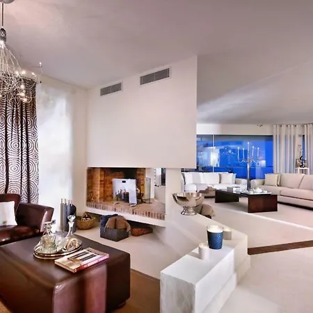 Villa Chic With Views And Private Pool