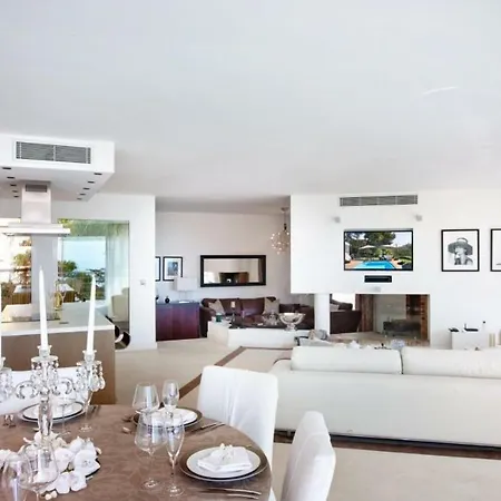 Chic With Views And Private Pool *